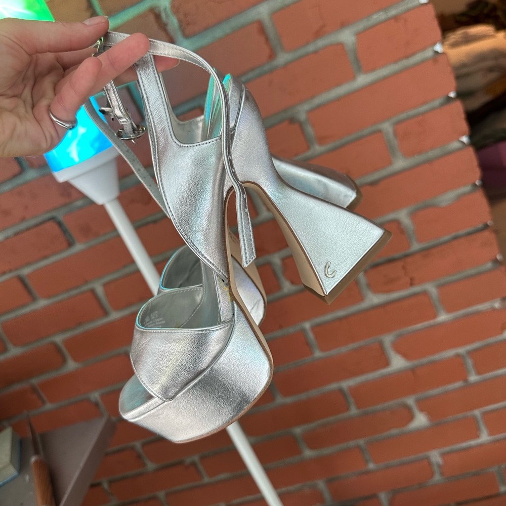 Circus by Sam Edelman silver abstract heels